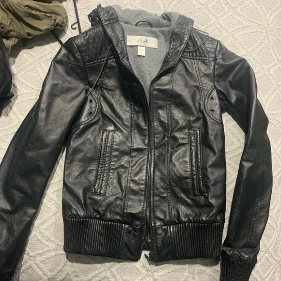 Leather jacket - Picture 1 of 3